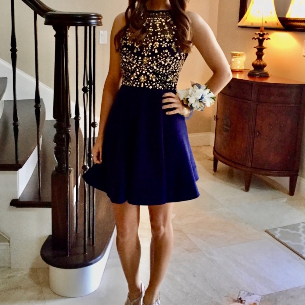 Semi formal short dress. Perfect for Homecoming